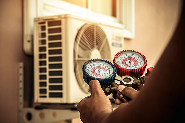Professional Hvac technician working in Spicewood, TX